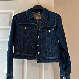 Woman’s Levi Jean Jacket great shape!